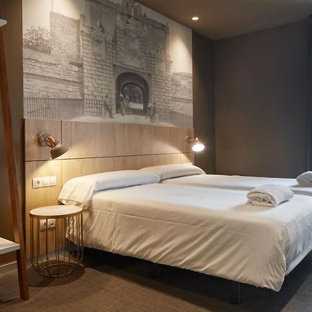 Hotel Landaben Pamplona Bagian luar foto