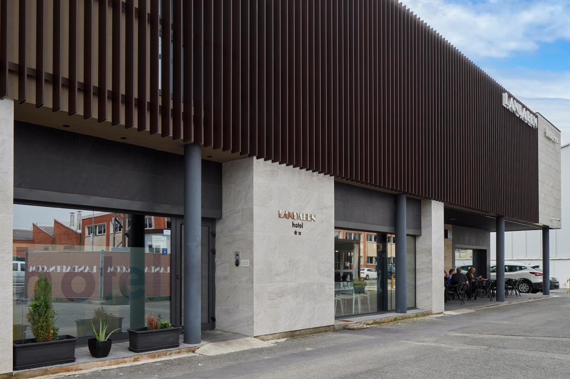 Hotel Landaben Pamplona Bagian luar foto