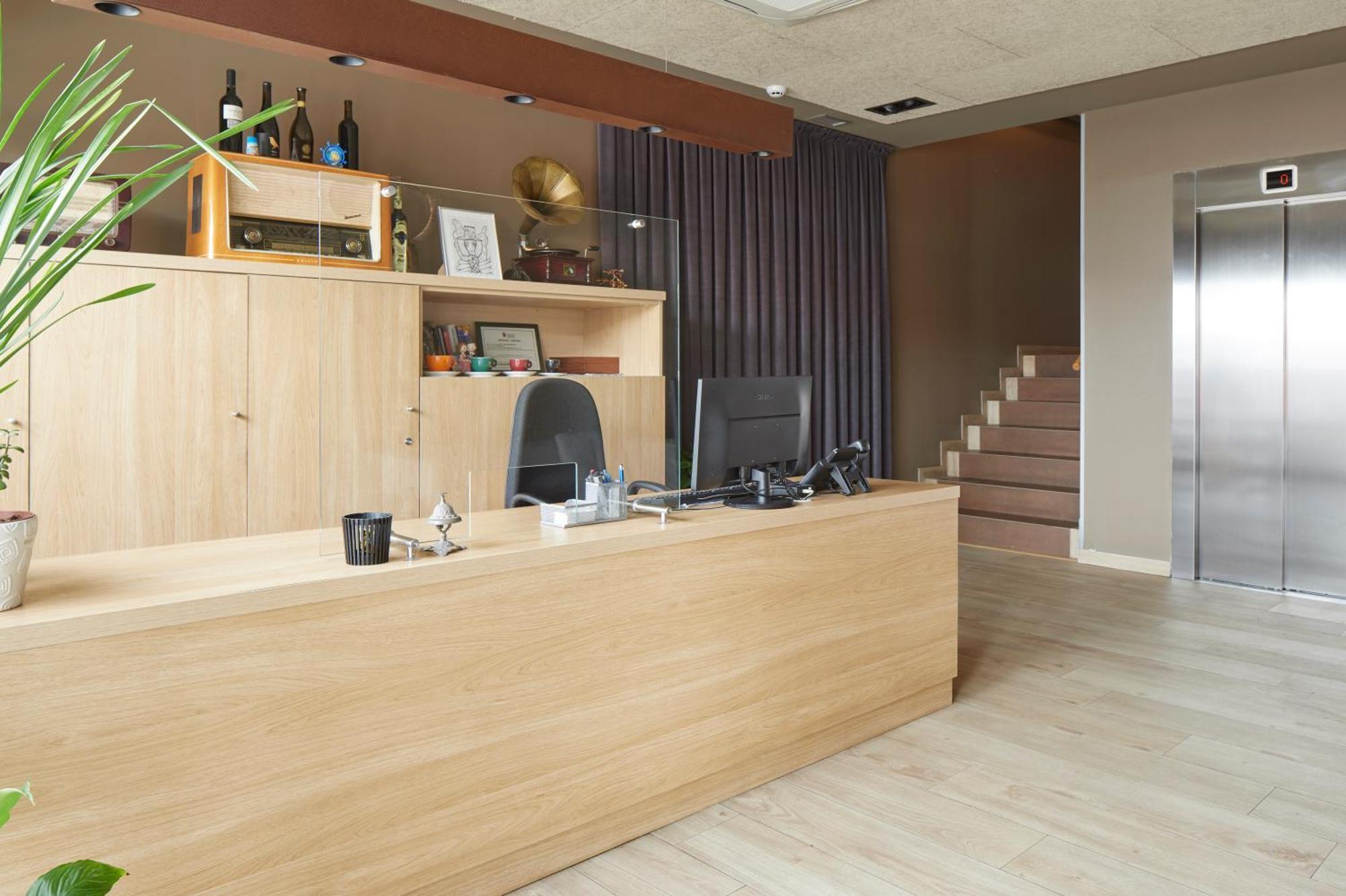Hotel Landaben Pamplona Bagian luar foto