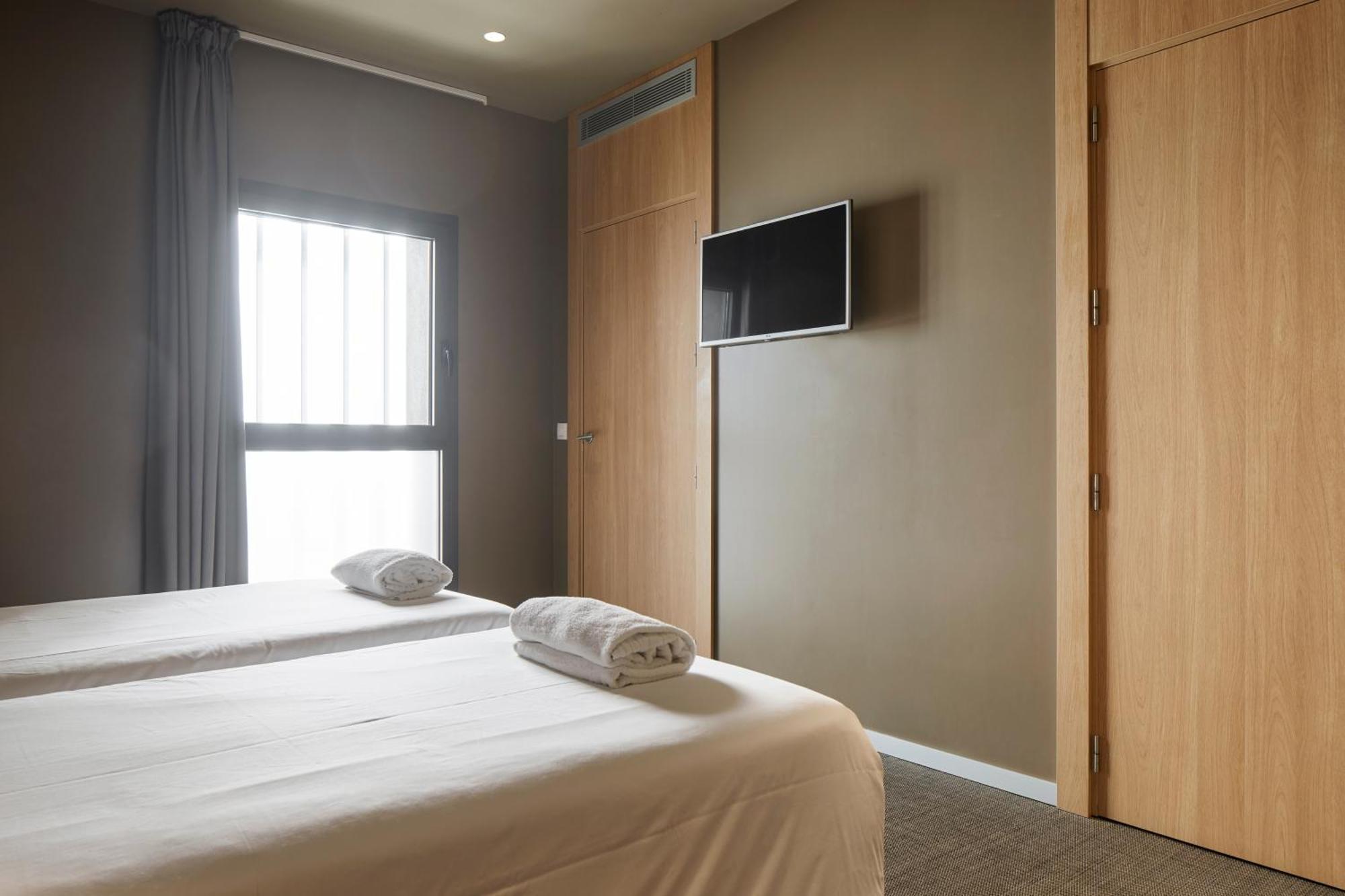 Hotel Landaben Pamplona Bagian luar foto