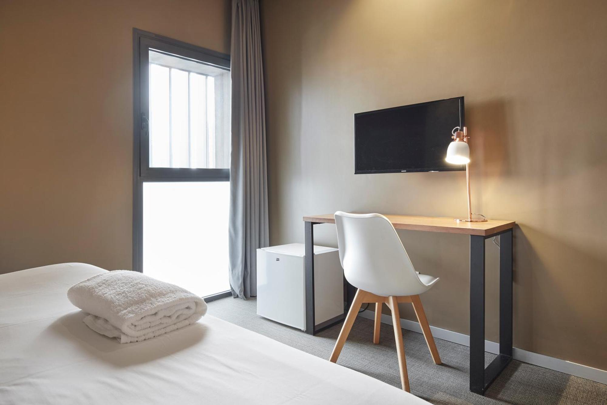 Hotel Landaben Pamplona Bagian luar foto