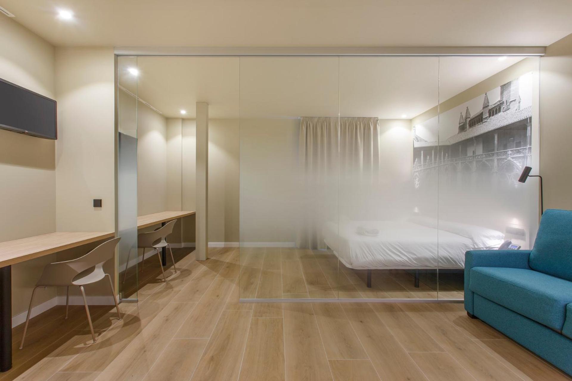 Hotel Landaben Pamplona Bagian luar foto