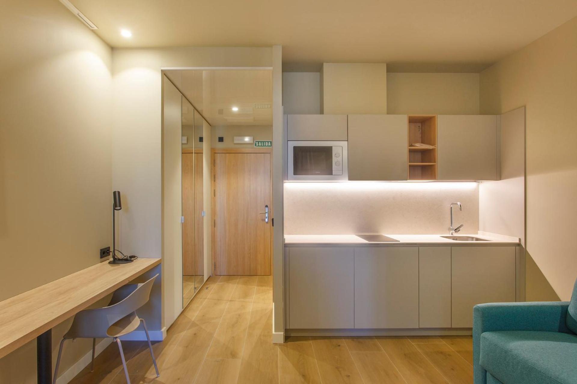 Hotel Landaben Pamplona Bagian luar foto